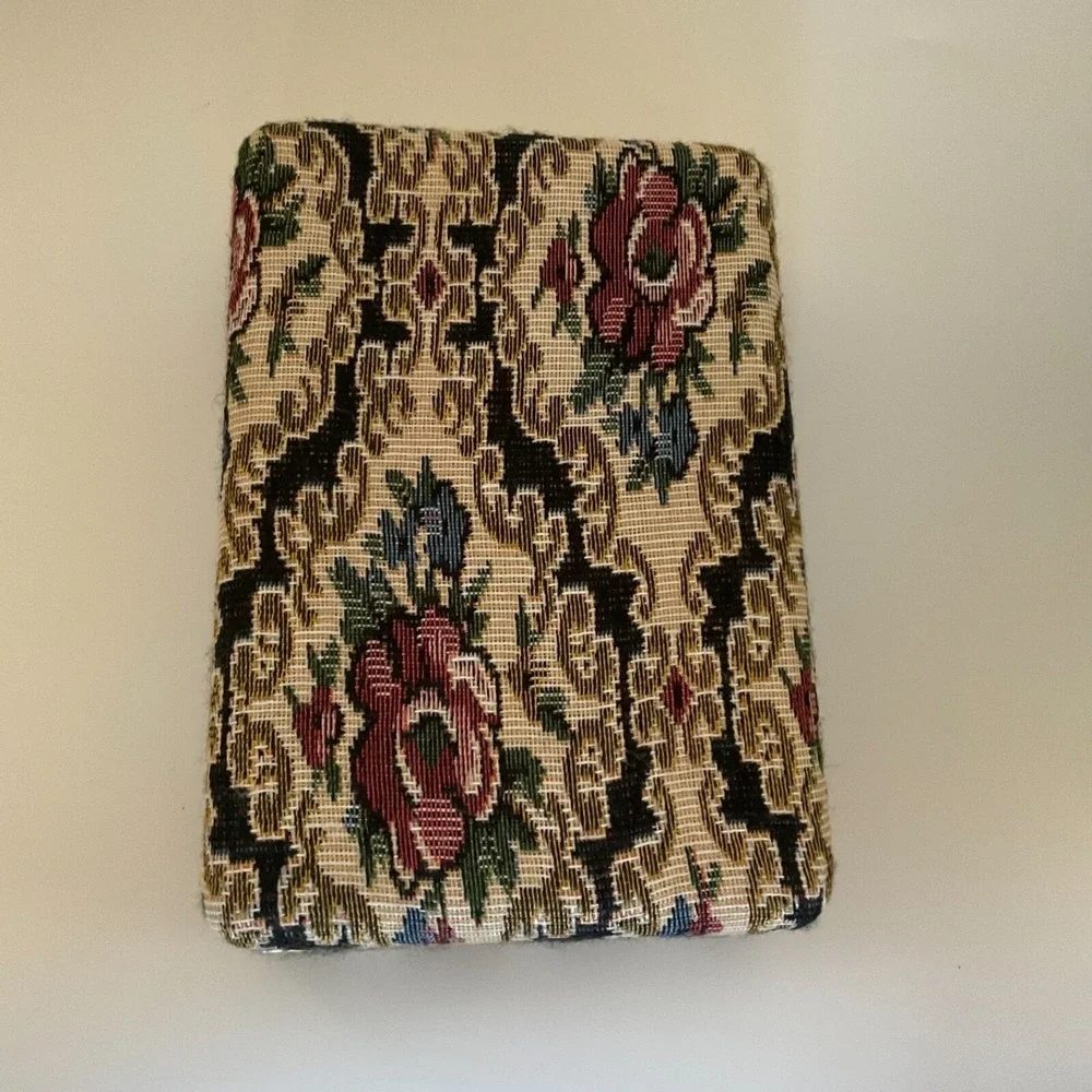 Vintage Travel Jewelry‎ Organizer Embroidered Floral Clamshell Cottage Core